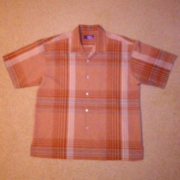 Short Sleeve Button Down Shirt: Light. 5 Button. Side Slit. Great Condition - Picture 2 of 8